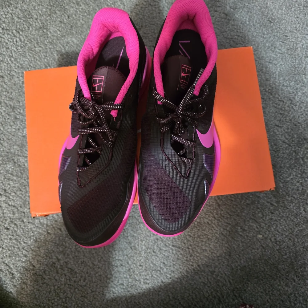Nike Court Zoom Vapor Pro Premium: Burgundy Crush/ Pinksicle - Picture 3 of 8